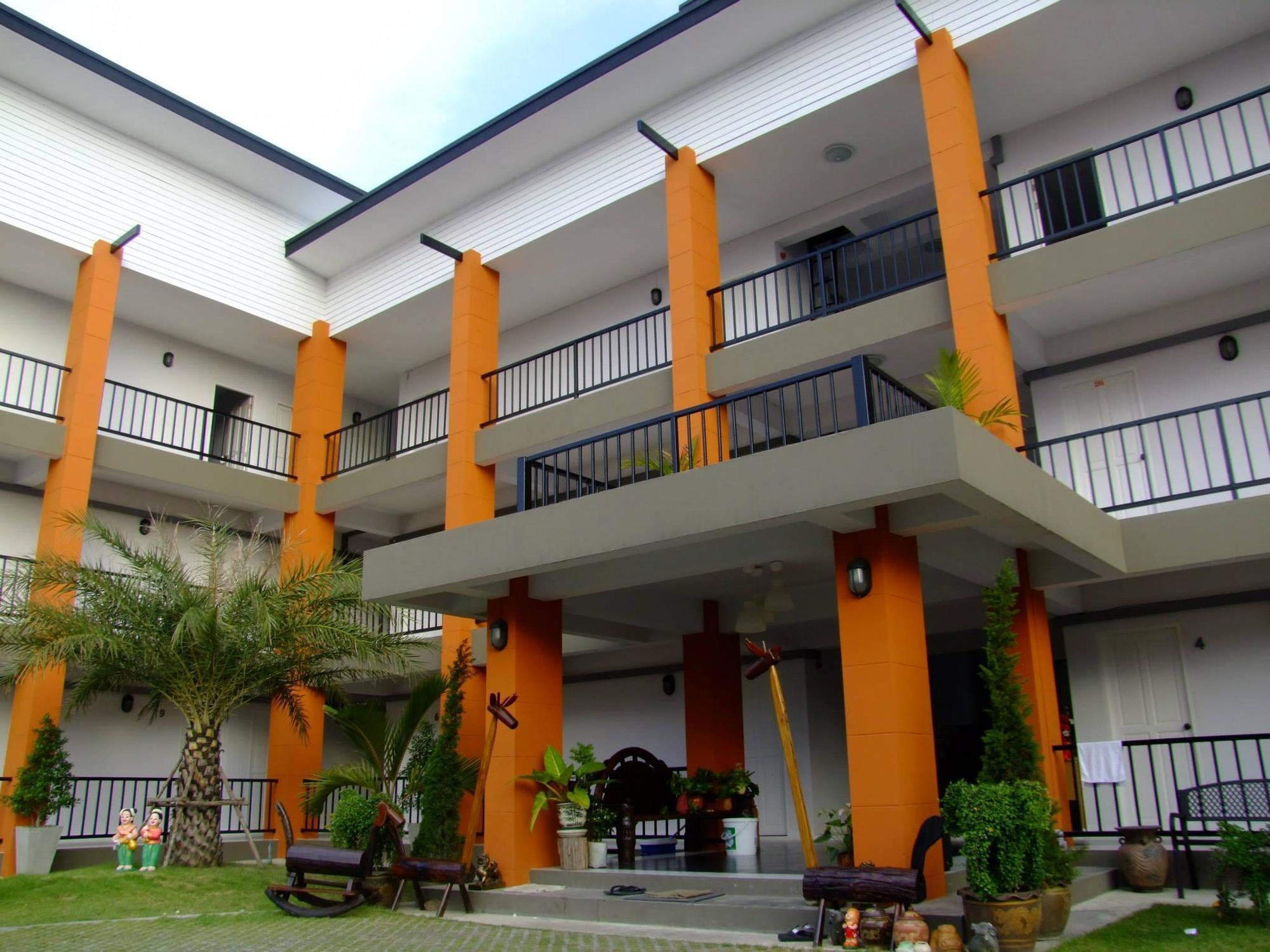 Hotel Granny House à Nakhon Ratchasima Extérieur photo