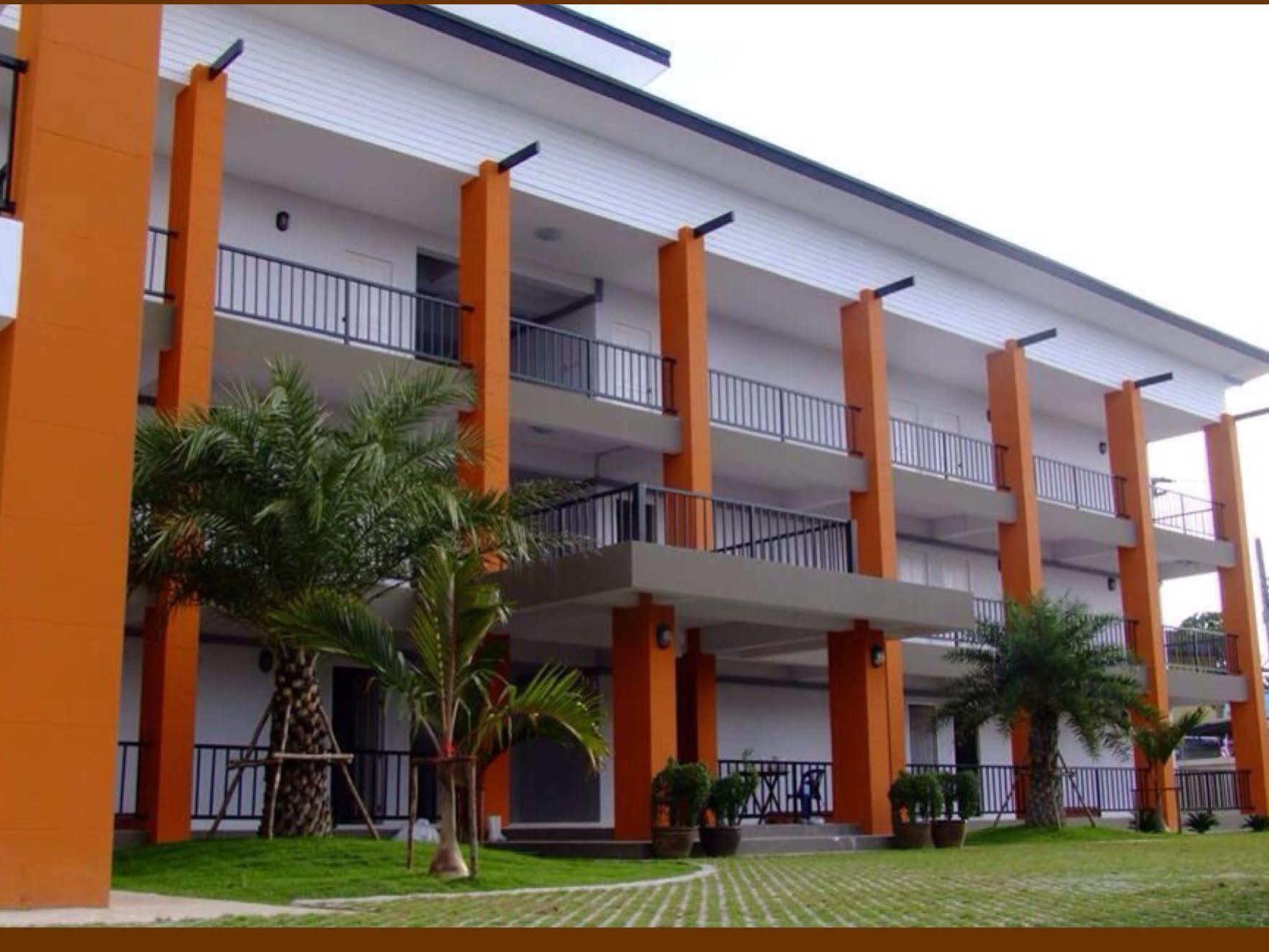 Hotel Granny House à Nakhon Ratchasima Extérieur photo